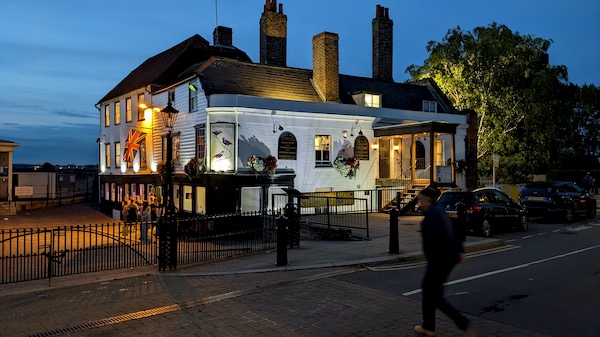 Exterior photo of the Three Daws, Gravesend