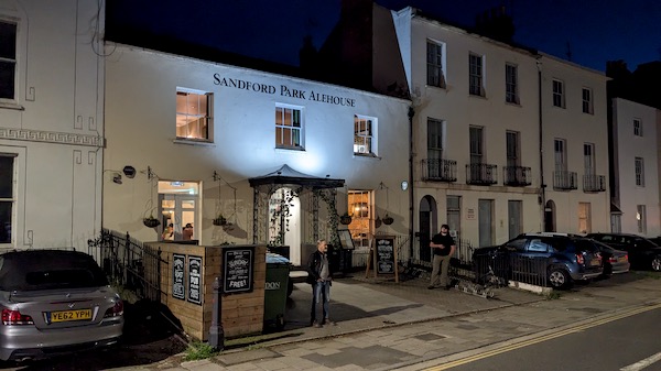 Exterior photo of the Sandford Park Alehouse, Cheltenham