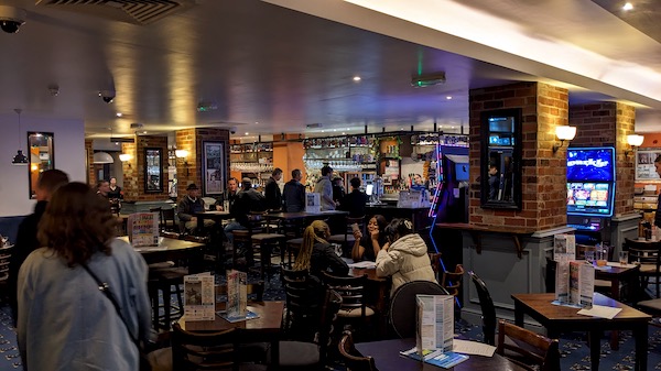 Interior photo of the Swan & Castle, Oxford