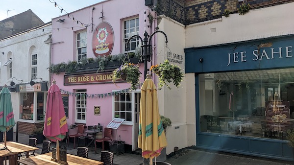 Exterior photo of the Rose and Crown, Oxford