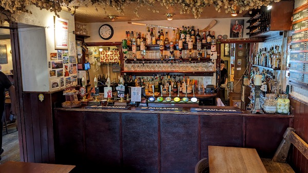 Interior photo of the Rose and Crown, Oxford