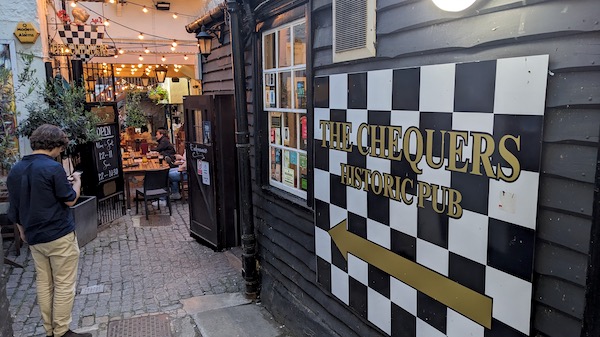 Exterior photo of the Chequers, Oxford