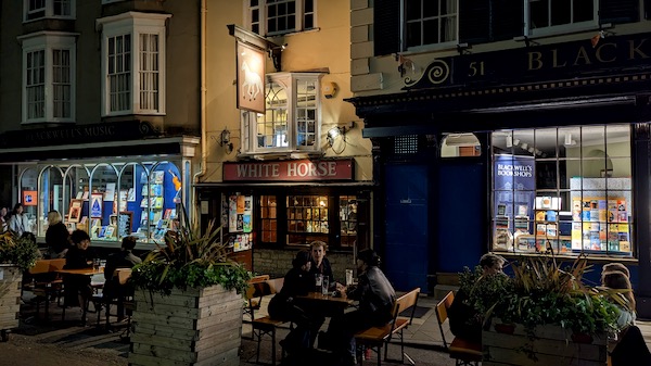 Exterior photo of the White Horse, Oxford