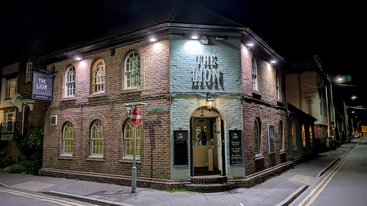 Nightime at the The Lion in Newbury